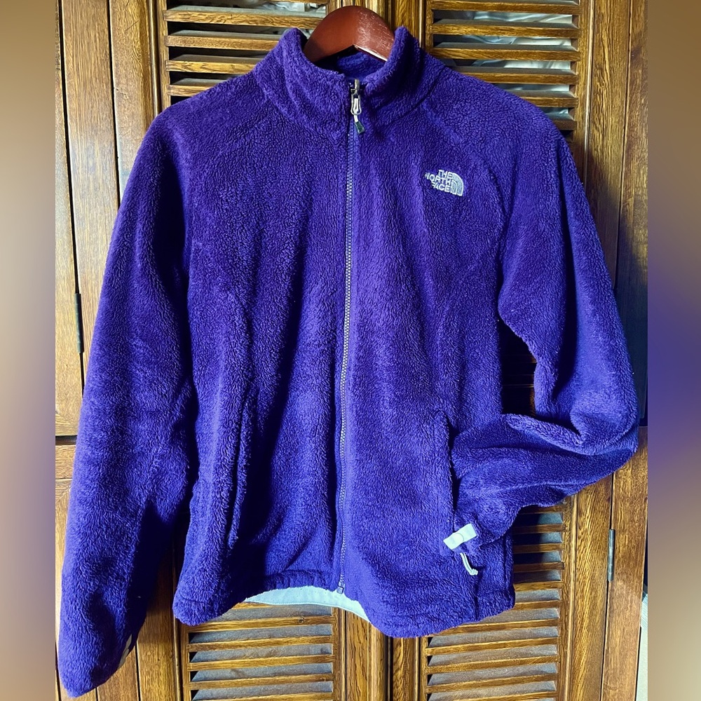 Women’s North Face fleece. Royal purple. Size medium. In great condition!